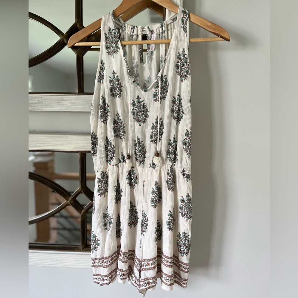 Xhilaration Floral Romper - Size M - EUC